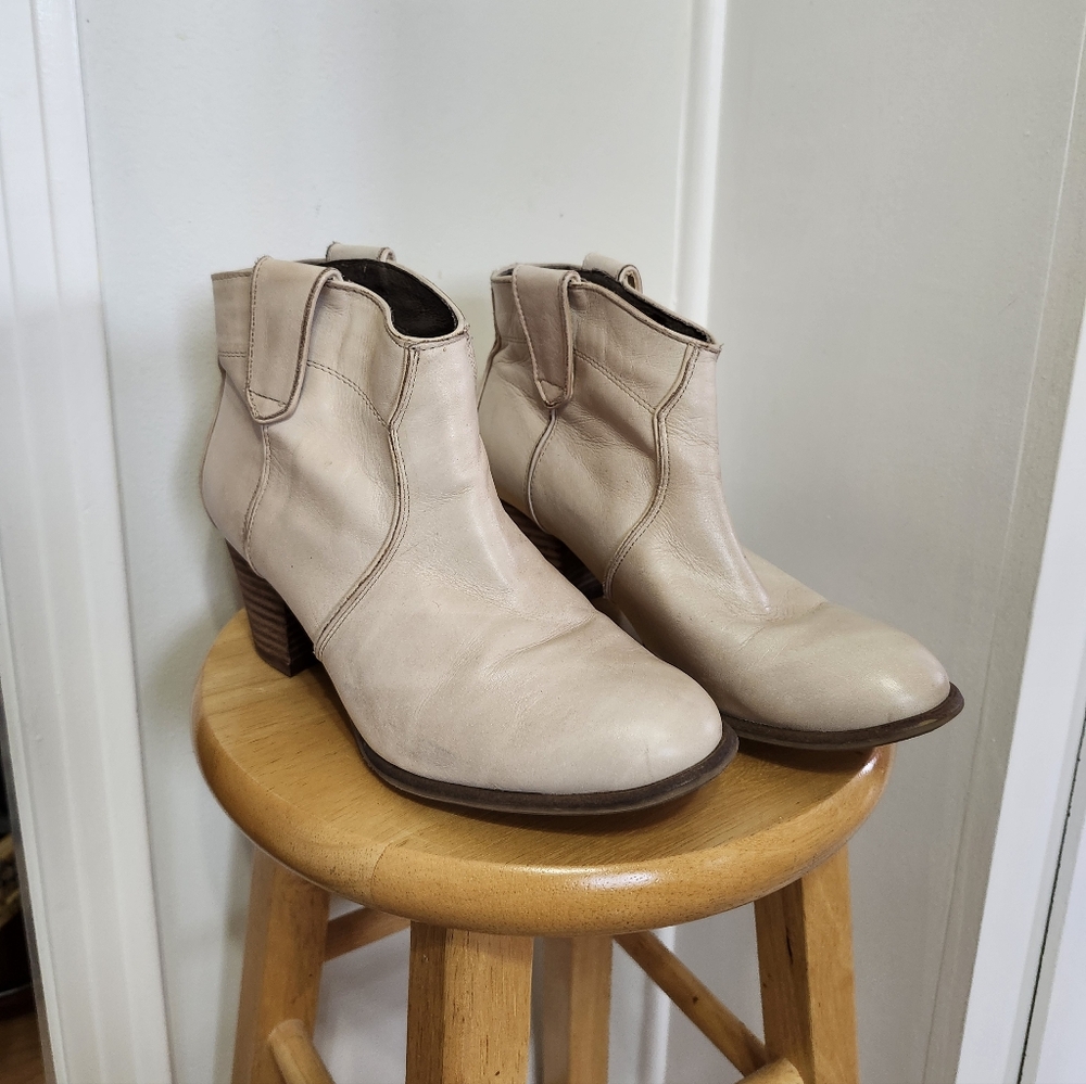 ALDO Western style ankle boots sz 9
